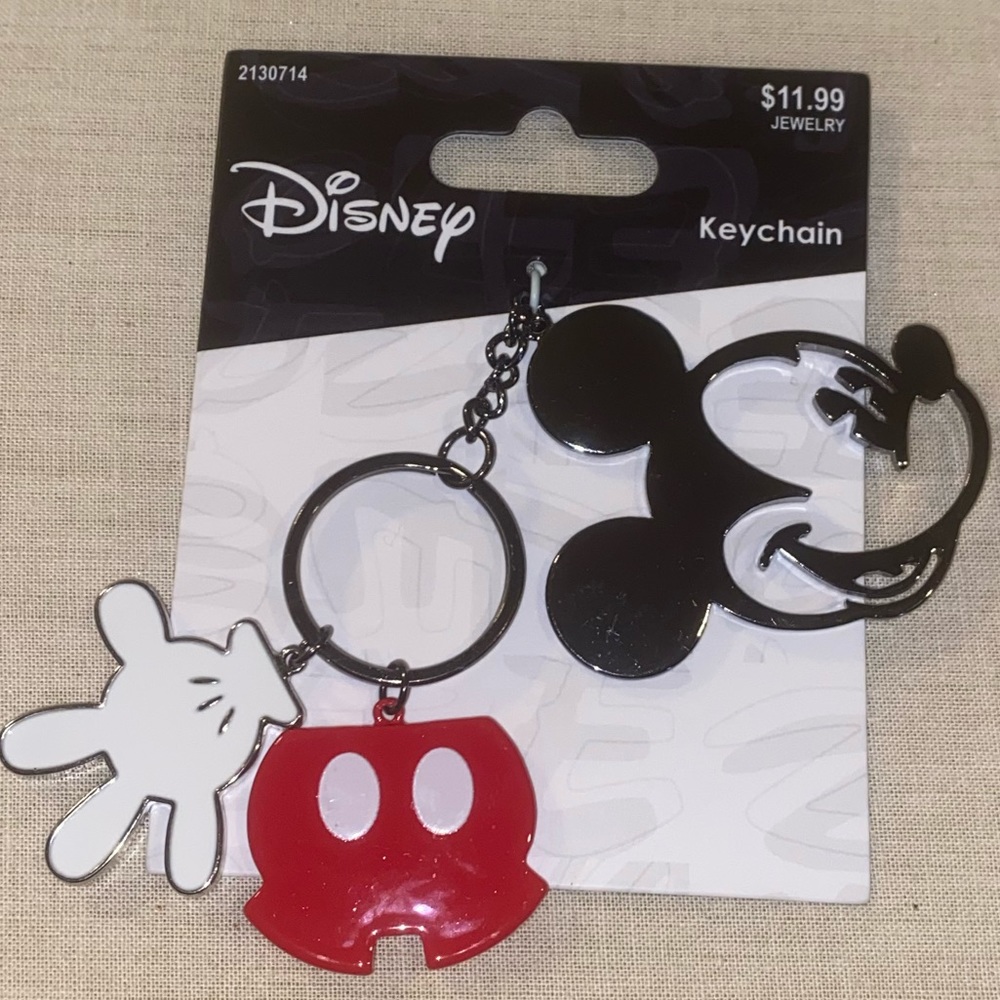 Brand New Mickey Mouse Keychain. This is an adorable keychain!!